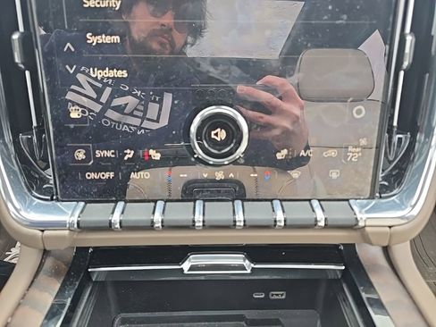 Used 2025 GMC Yukon Denali w/ Denali Reserve Package image 26