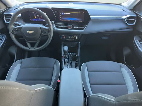 Used 2025 Chevrolet TrailBlazer LT FWD image 30
