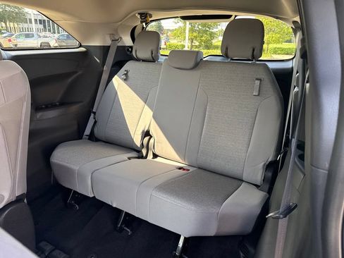 Used 2025 Toyota Sienna LE FWD image 10