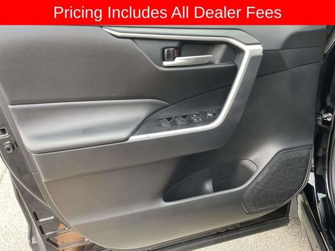 Used 2025 Toyota RAV4 XLE AWD/4WD image 18