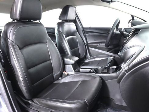 Used 2018 Chevrolet Cruze Premier image 35