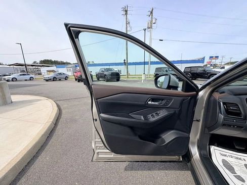 Used 2023 Nissan Rogue SL AWD/4WD image 27
