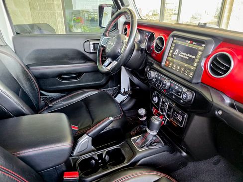Used 2021 Jeep Gladiator Rubicon AWD/4WD image 12