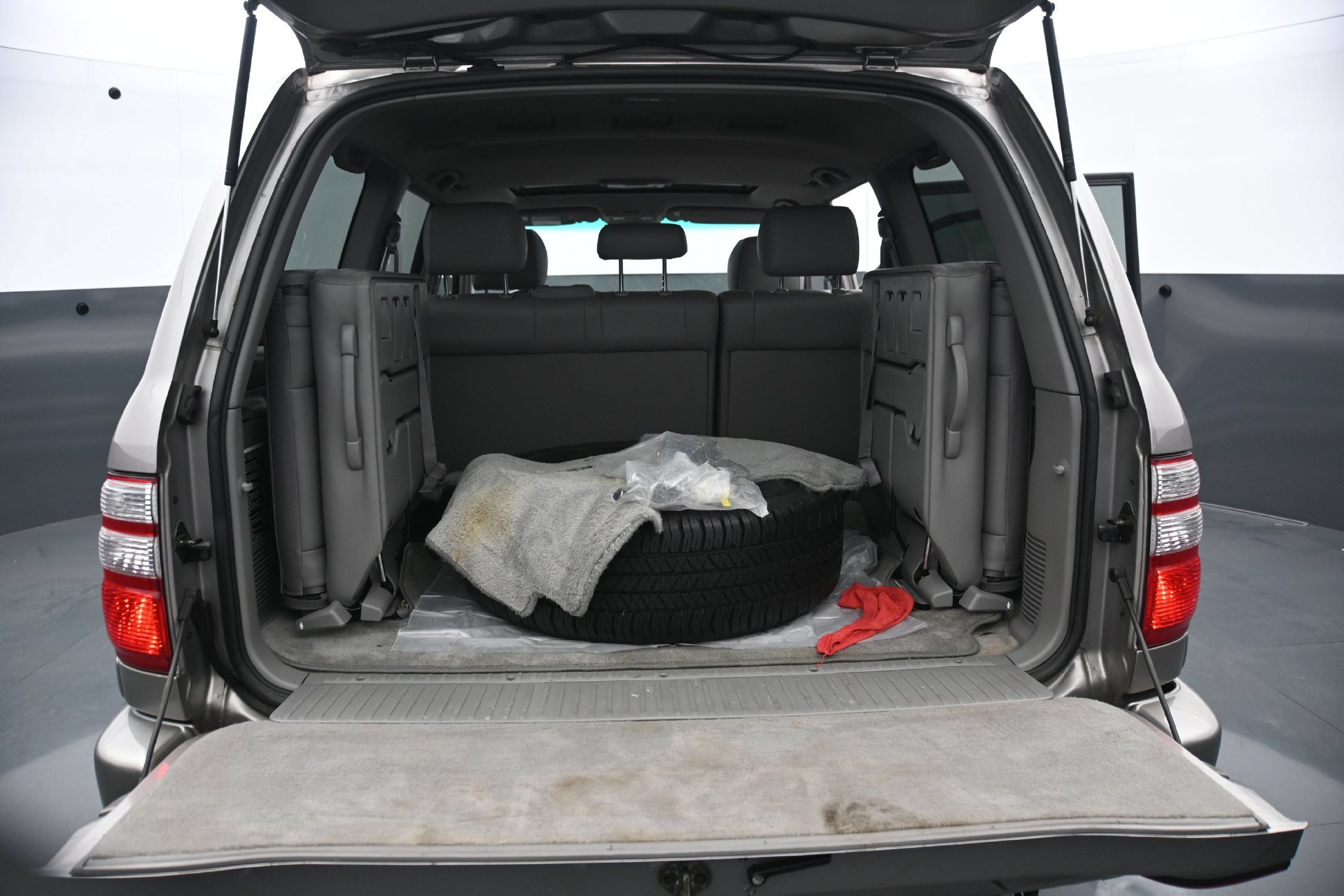 Used 2005 Toyota Land Cruiser AWD/4WD image 15
