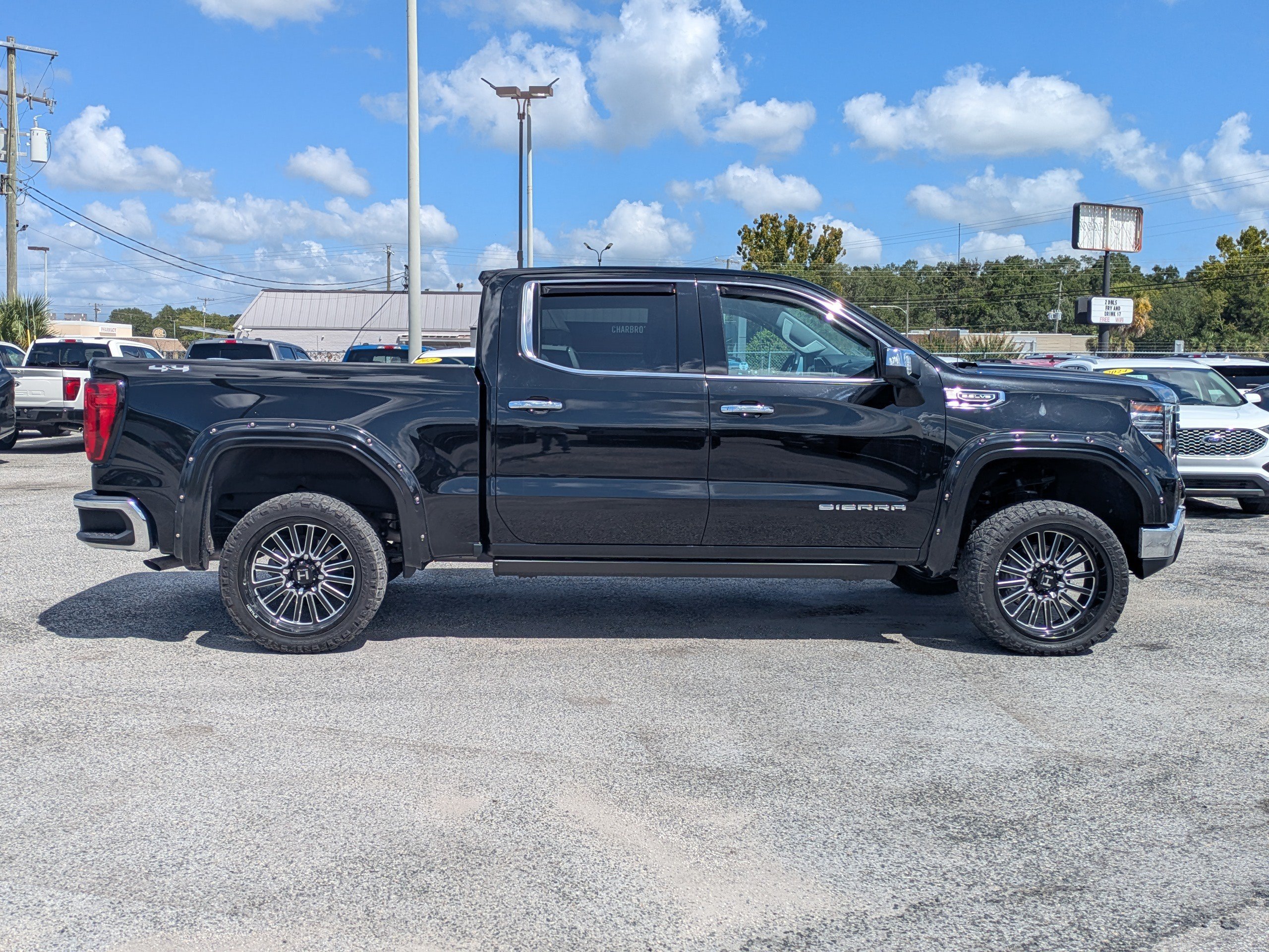 Used 2024 GMC Sierra 1500 SLT w/ SLT Premium Package AWD/4WD image 3