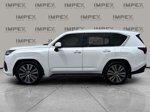 Used 2025 Lexus LX 600 4WD w/ Accessory Package (2T) image 2