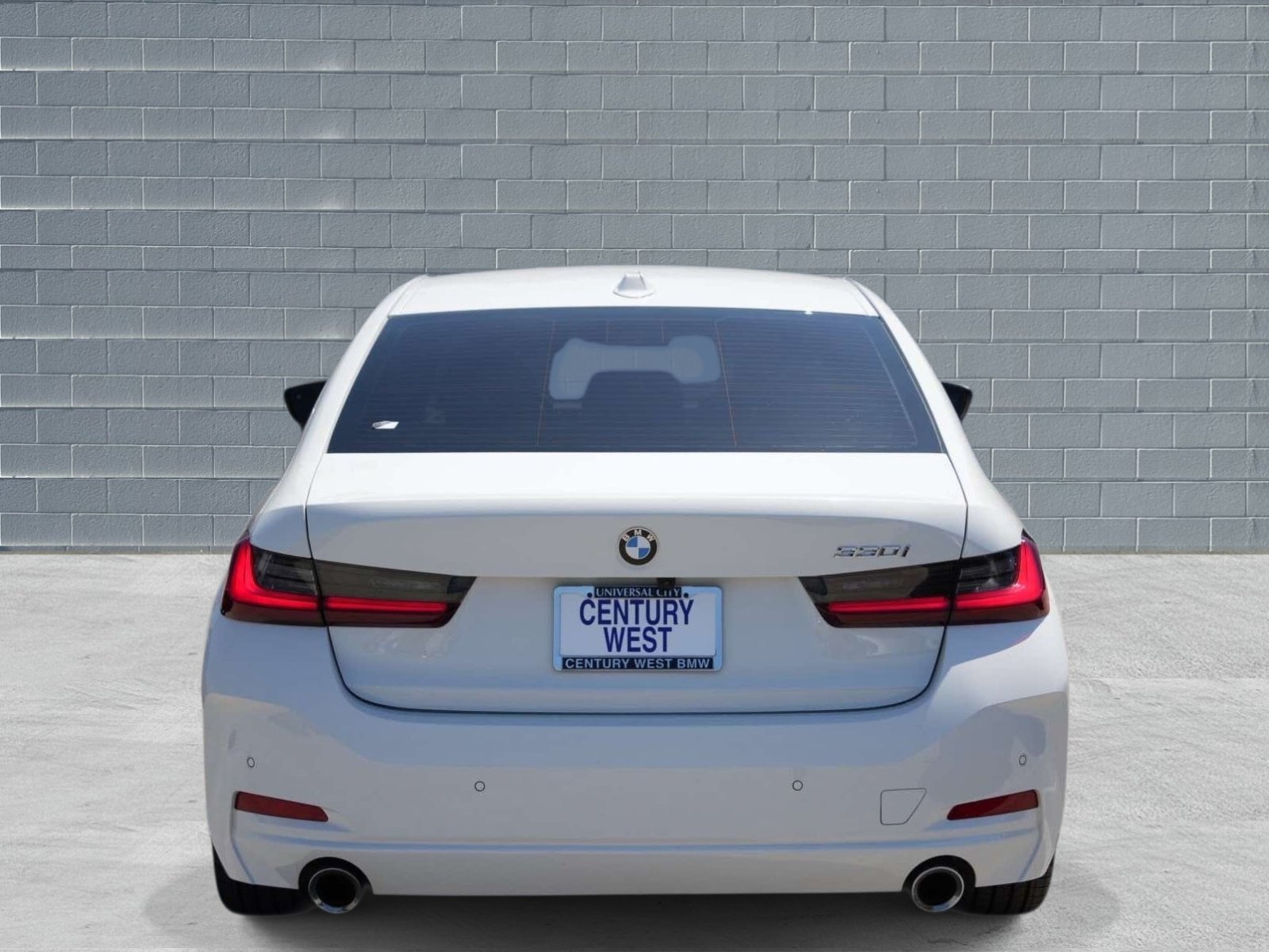 Used 2025 BMW 330i Sedan w/ Convenience Package RWD image 4