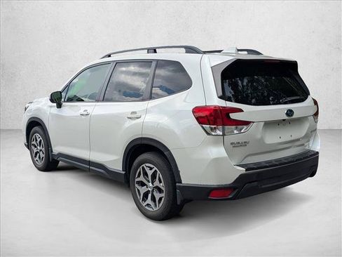 Used 2020 Subaru Forester Premium AWD/4WD image 8