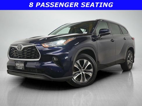 Used 2022 Toyota Highlander XLE image 1