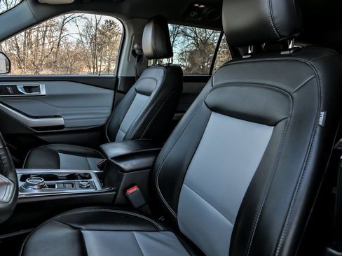 Used 2023 Ford Explorer XLT w/ Equipment Group 202A image 15