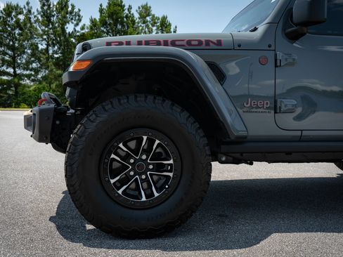 Used 2025 Jeep Wrangler Unlimited Rubicon AWD/4WD image 4