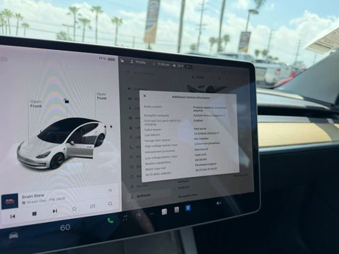 Used 2022 Tesla Model 3 RWD image 17