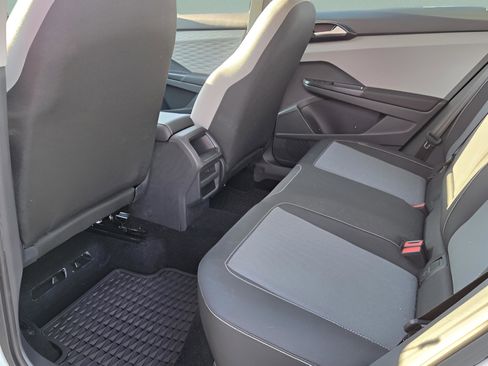 Used 2023 Volkswagen Taos S image 10