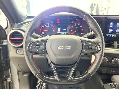 Used 2024 Chevrolet Trax RS w/ Sunroof Package FWD image 25
