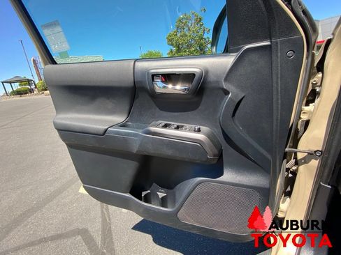 Used 2018 Toyota Tacoma TRD Sport AWD/4WD image 36