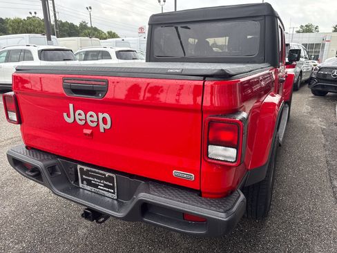 Used 2021 Jeep Gladiator Overland w/ Trailer Tow Package AWD/4WD image 6