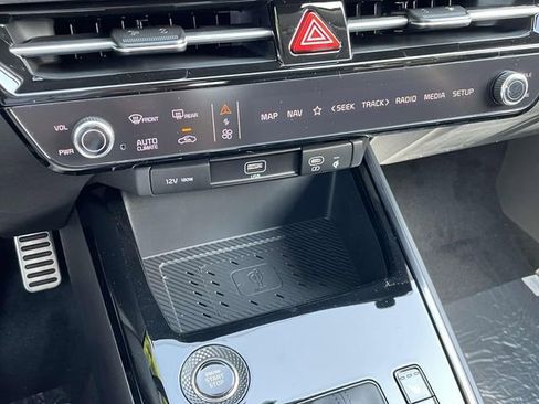 Certified 2025 Kia Niro SX Touring image 36