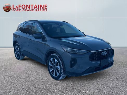 Used 2024 Ford Escape Platinum image 3