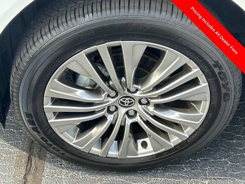 Used 2023 Toyota Venza Limited AWD/4WD image 25