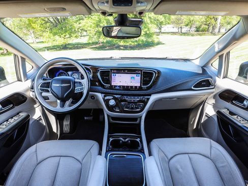Used 2021 Chrysler Pacifica Limited w/ Premium & Safety Sphere Group AWD/4WD image 2