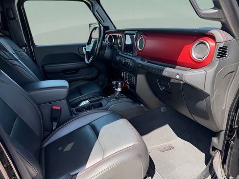 Used 2020 Jeep Wrangler Unlimited Rubicon w/ Uconnect 4C Nav & Sound Group AWD/4WD image 29