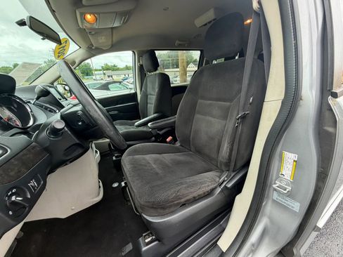 Used 2017 Dodge Grand Caravan SE w/ Power Window Group FWD image 19