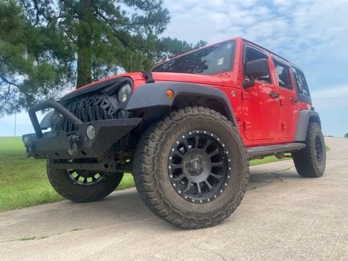 Used 2013 Jeep Wrangler Unlimited Sport AWD/4WD image 2