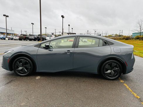 Used 2023 Toyota Prius Limited image 3