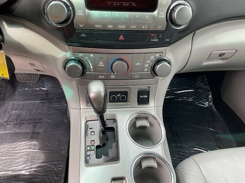 Used 2012 Toyota Highlander SE w/ Tow Pkg AWD/4WD image 21