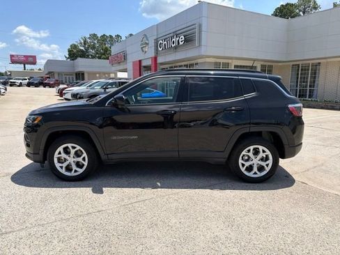 Used 2024 Jeep Compass Latitude AWD/4WD image 1