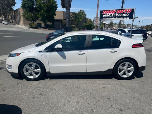 Used 2015 Chevrolet Volt Premium w/ Premium Trim Package FWD image 4
