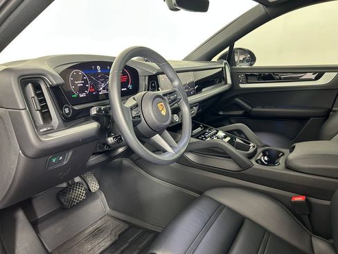 Certified 2024 Porsche Cayenne Coupe AWD/4WD image 4