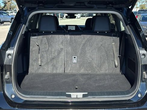 Certified 2024 Toyota Highlander XLE image 40