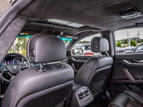 Used 2015 Maserati Ghibli RWD image 41