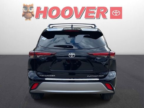 Used 2026 Toyota Highlander Platinum image 2