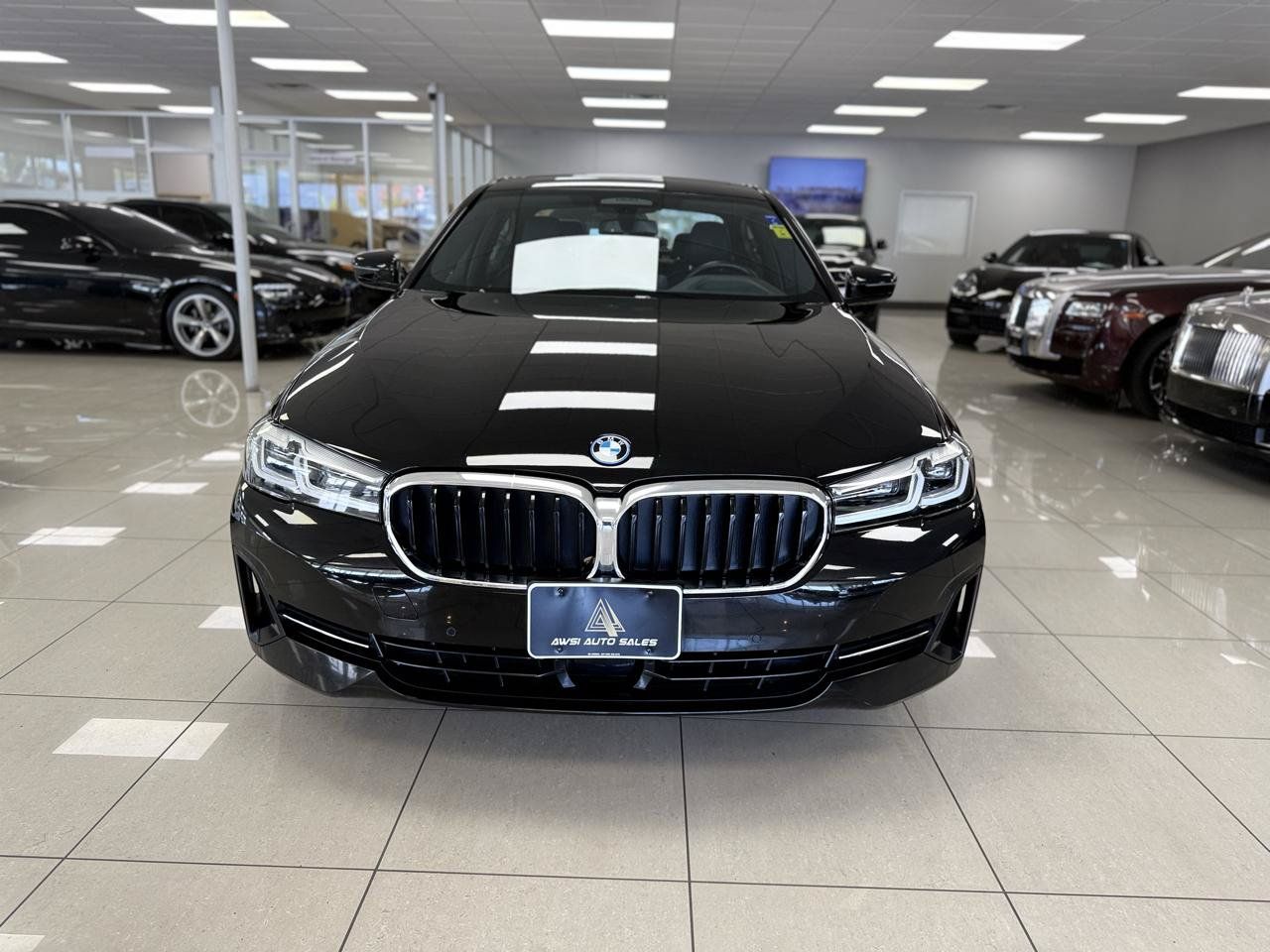Used 2023 BMW 530e w/ Premium Package RWD image 4