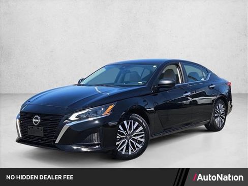 Used 2024 Nissan Altima 2.5 SV FWD image 1