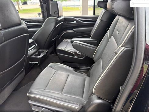 Used 2023 Cadillac Escalade ESV Sport AWD/4WD image 5