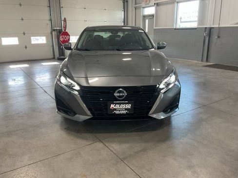 Used 2023 Nissan Altima 2.5 SV AWD/4WD image 2