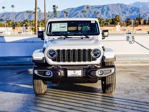 New 2026 Jeep Gladiator Sahara image 3