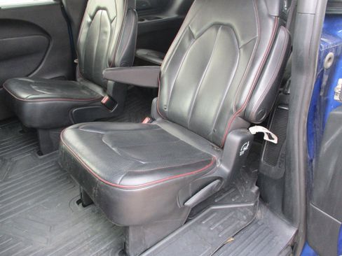 Used 2020 Chrysler Pacifica Limited FWD image 15
