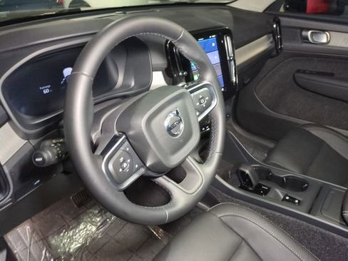 New 2025 Volvo XC40 B5 Core w/ Protection Package Premier image 19