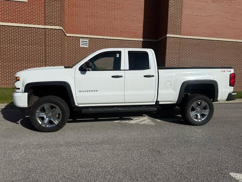 Used 2016 Chevrolet Silverado 1500 Custom w/ Custom Convenience Package AWD/4WD image 3