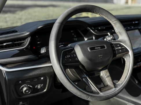 Used 2023 Jeep Grand Cherokee 4WD 4xe image 10