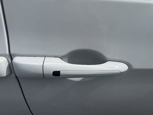 Used 2024 Chrysler Pacifica Touring-L FWD image 13