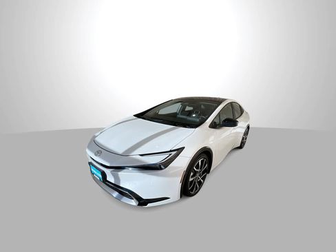 Used 2026 Toyota Prius Plug-In Hybrid FWD image 4