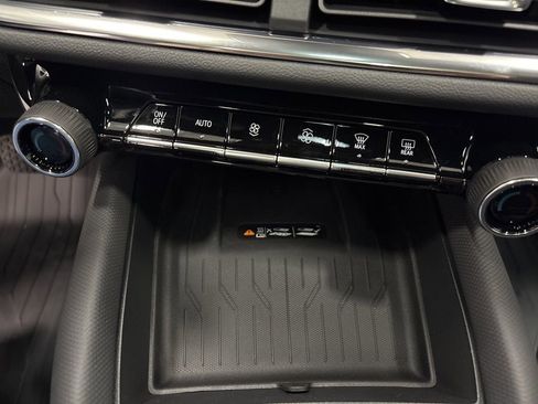 New 2026 Chevrolet Equinox EV LT image 21