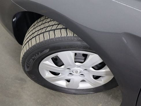 Used 2011 Toyota Camry LE FWD image 30