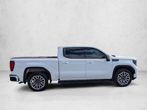 Certified 2022 GMC Sierra 1500 Elevation w/ LPO, Elevation Black Package AWD/4WD image 4