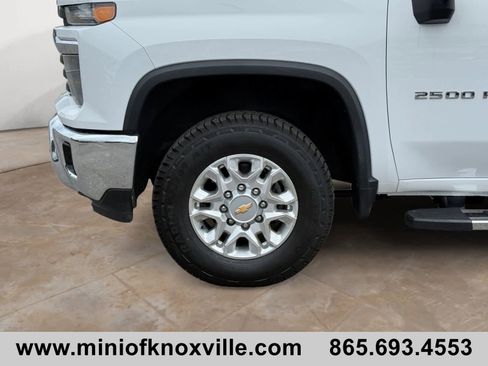 Used 2024 Chevrolet Silverado 2500 LT image 9